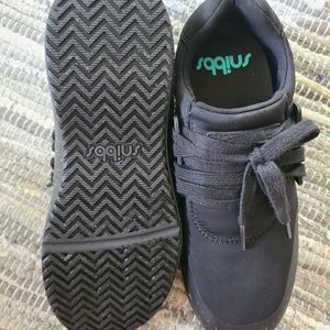 Snibbs work sneakers